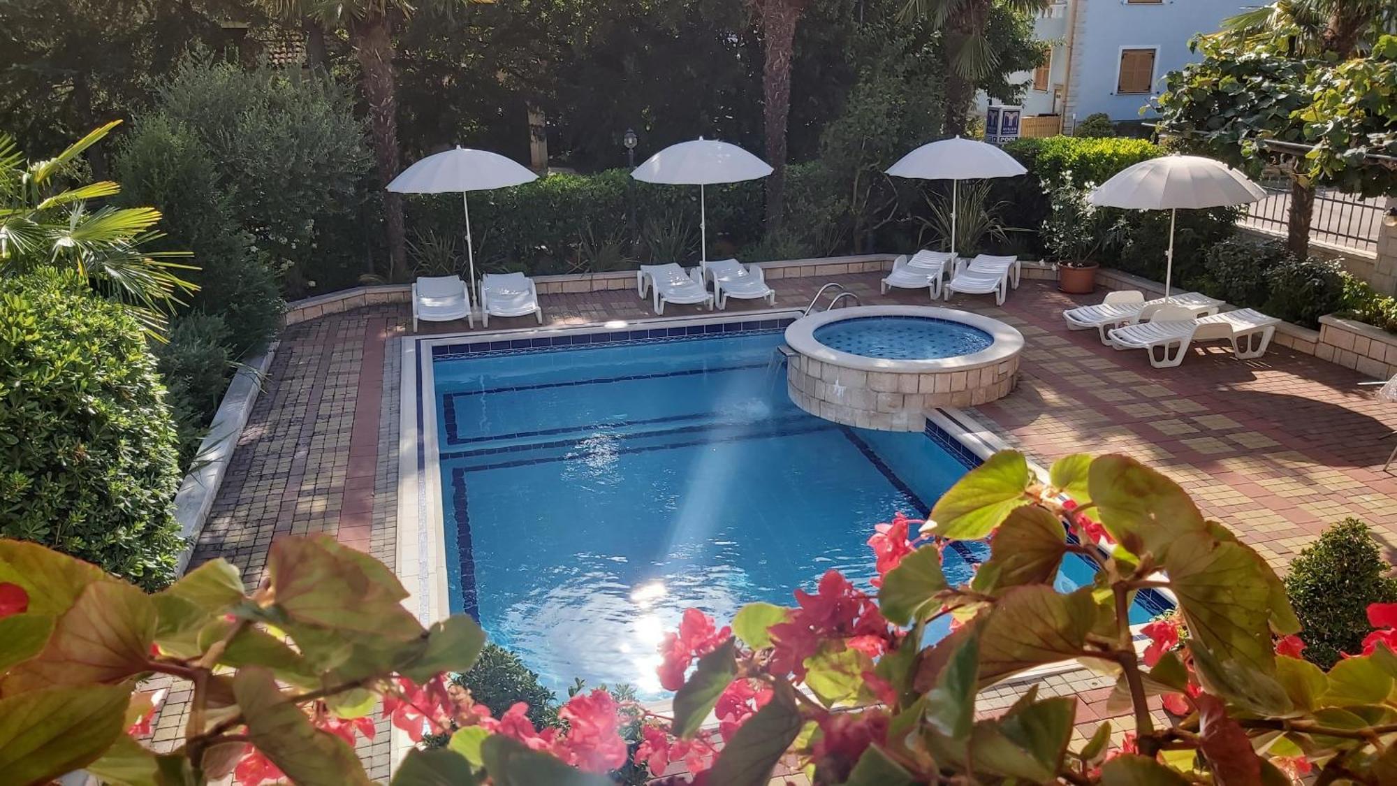 Apartments Villa Mirjam Porec Exterior photo